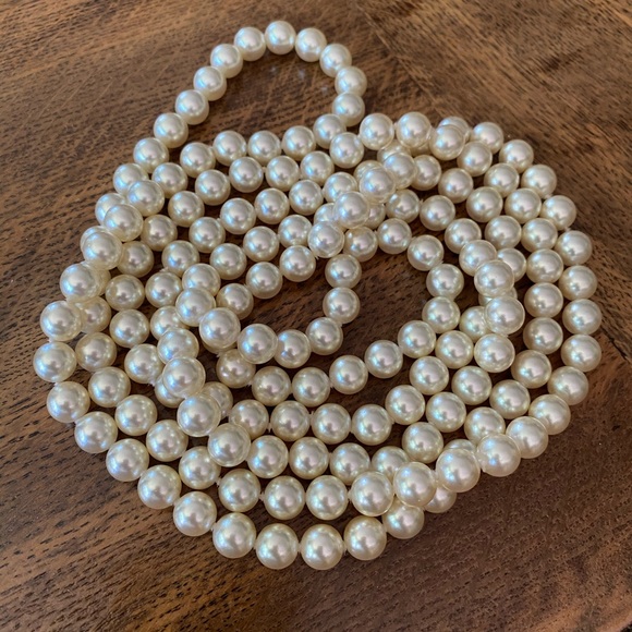 CIRO faux pearl string necklace 30” long - Picture 5 of 7